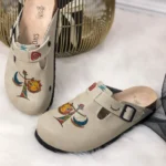 Ciabatte tipo sabot da donna fatte a mano con plantare ortopedico in vera pelle 700084 / Ciabatte tipo sabot da donna fatte a mano con plantare ortopedico in vera pelle 700084 /