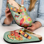 Sabot anatomico colorato con sottopiede in scamosciata / Sabot anatomico colorato con sottopiede in scamosciata /