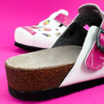 Sabot anatomico colorato con sottopiede in scamosciata / Sabot anatomico colorato con sottopiede in scamosciata /