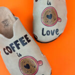 Sabot anatomico colorato con sottopiede in scamosciata / Sabot anatomico colorato con sottopiede in scamosciata /