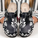 Sabot anatomico colorato con sottopiede in scamosciata / Sabot anatomico colorato con sottopiede in scamosciata /