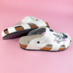 Sabot anatomico colorato con sottopiede in scamosciata / Sabot anatomico colorato con sottopiede in scamosciata /