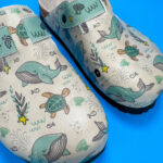 Sabot anatomico colorato con sottopiede in scamosciata / Sabot anatomico colorato con sottopiede in scamosciata /