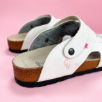 Sabot anatomico colorato con sottopiede in scamosciata / Sabot anatomico colorato con sottopiede in scamosciata /