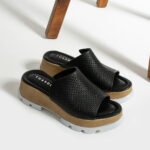 Zoccoli neri da donna con zeppa in pelle /