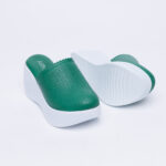 Ciabatte chiuse da donna in pelle con sottopiede soft /