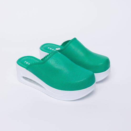 Ciabatte chiuse da donna in pelle con sottopiede soft