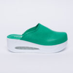 Ciabatte chiuse da donna in pelle con sottopiede soft /