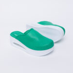 Ciabatte chiuse da donna in pelle con sottopiede soft /