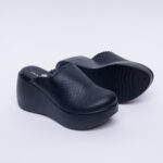 Ciabatte chiuse da donna in pelle con sottopiede soft /