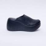 Ciabatte chiuse da donna in pelle con sottopiede soft /