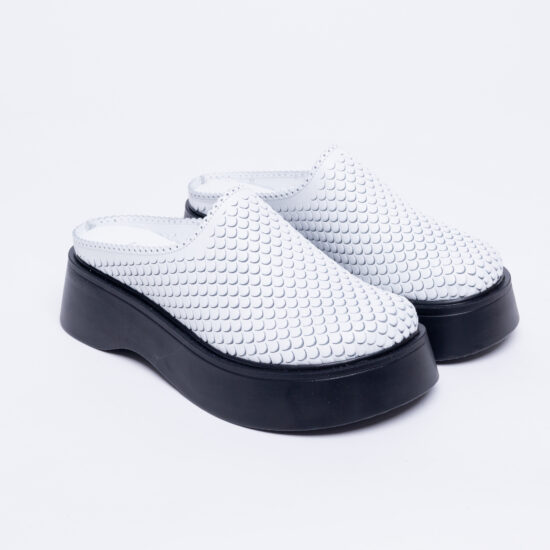 Ciabatte chiuse da donna in pelle con sottopiede soft