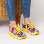 Scarpe sportive da donna con stampa colorata realizzata in ecopelle / Scarpe sportive da donna con stampa colorata realizzata in ecopelle /