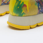 Scarpe sportive da donna con stampa colorata realizzata in ecopelle /