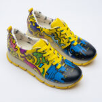 Scarpe sportive da donna con stampa colorata realizzata in ecopelle / Scarpe sportive da donna con stampa colorata realizzata in ecopelle /