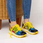 Scarpe sportive da donna con stampa colorata realizzata in ecopelle / Scarpe sportive da donna con stampa colorata realizzata in ecopelle /