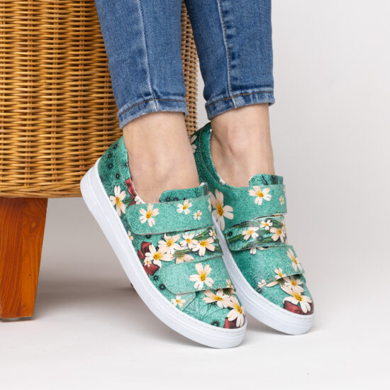 Scarpe sportive da donna con stampa colorata realizzata in ecopelle SCONTO 2