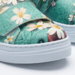 Scarpe sportive da donna con stampa colorata realizzata in ecopelle / Scarpe sportive da donna con stampa colorata realizzata in ecopelle /