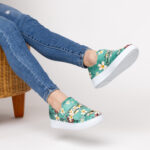 Scarpe sportive da donna con stampa colorata realizzata in ecopelle / Scarpe sportive da donna con stampa colorata realizzata in ecopelle /