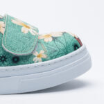 Scarpe sportive da donna con stampa colorata realizzata in ecopelle / Scarpe sportive da donna con stampa colorata realizzata in ecopelle /