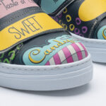 Scarpe sportive da donna con stampa colorata realizzata in ecopelle / Scarpe sportive da donna con stampa colorata realizzata in ecopelle /