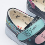 Scarpe sportive da donna con stampa colorata realizzata in ecopelle / Scarpe sportive da donna con stampa colorata realizzata in ecopelle /