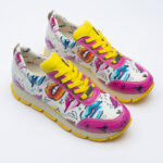 Scarpe sportive da donna con stampa colorata realizzata in ecopelle /