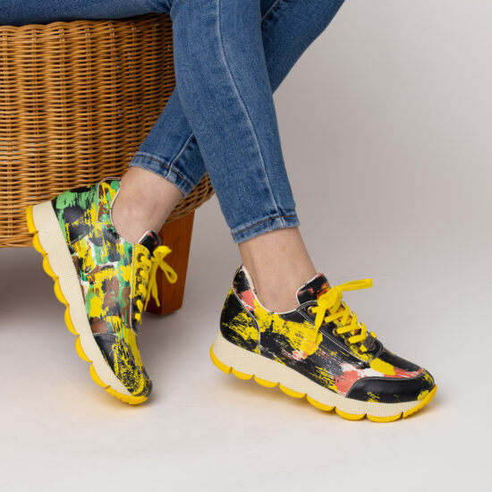 Scarpe sportive da donna con stampa colorata realizzata in ecopelle SCONTO 2