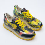 Scarpe sportive da donna con stampa colorata realizzata in ecopelle / Scarpe sportive da donna con stampa colorata realizzata in ecopelle /