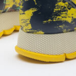 Scarpe sportive da donna con stampa colorata realizzata in ecopelle / Scarpe sportive da donna con stampa colorata realizzata in ecopelle /