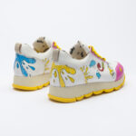 Scarpe sportive da donna con stampa colorata realizzata in ecopelle /