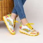 Scarpe sportive da donna con stampa colorata realizzata in ecopelle / Scarpe sportive da donna con stampa colorata realizzata in ecopelle /