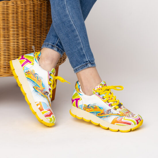 Scarpe sportive da donna con stampa colorata realizzata in ecopelle SCONTO 2