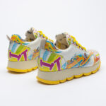 Scarpe sportive da donna con stampa colorata realizzata in ecopelle / Scarpe sportive da donna con stampa colorata realizzata in ecopelle /