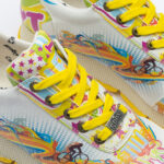 Scarpe sportive da donna con stampa colorata realizzata in ecopelle / Scarpe sportive da donna con stampa colorata realizzata in ecopelle /