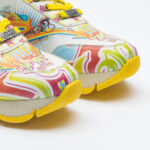 Scarpe sportive da donna con stampa colorata realizzata in ecopelle / Scarpe sportive da donna con stampa colorata realizzata in ecopelle /