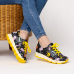 Scarpe sportive da donna con stampa colorata realizzata in ecopelle / Scarpe sportive da donna con stampa colorata realizzata in ecopelle /