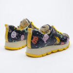 Scarpe sportive da donna con stampa colorata realizzata in ecopelle / Scarpe sportive da donna con stampa colorata realizzata in ecopelle /