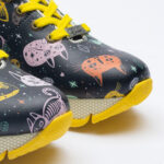 Scarpe sportive da donna con stampa colorata realizzata in ecopelle / Scarpe sportive da donna con stampa colorata realizzata in ecopelle /