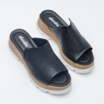 Zoccoli neri da donna con zeppa in pelle /