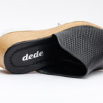 Zoccoli neri da donna con zeppa in pelle /