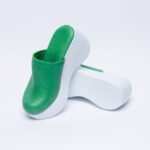 Ciabatte chiuse da donna in pelle con sottopiede soft /