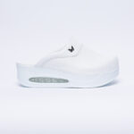 Ciabatte anatomiche bianche su piattaforma /