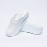 Ciabatte anatomiche bianche su piattaforma /