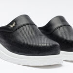 Sabot da donna in pelle con punta chiusa / Sabot da donna in pelle con punta chiusa /