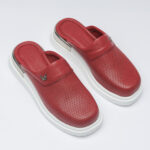 Sabot da donna in pelle con punta chiusa / Sabot da donna in pelle con punta chiusa /