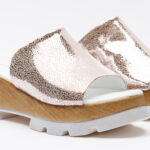 Zoccoli con zeppa da donna in pelle rosa /