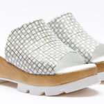 Zoccoli con zeppa da donna in pelle bianca /