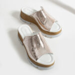 Zoccoli con zeppa da donna in pelle rosa /