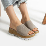 Ciabatte da donna estive beige in pelle naturale /